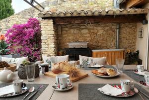 Φωτογραφία από το άλμπουμ του La Papaye, maison de charme avec piscine et Spa σε Boissières