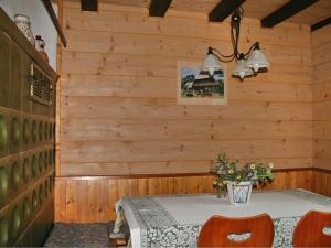 a dining room with a table in a wooden wall at Historisches Ferienhaus im Schwarzwald in Sankt Georgen im Schwarzwald