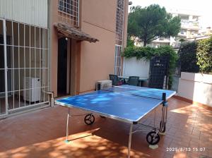 Stolní tenis v ubytování Alloggio per uso Turistico Falcocchio Massimo nebo okolí