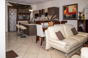 Kuchyň nebo kuchyňský kout v ubytování PoppysHouse