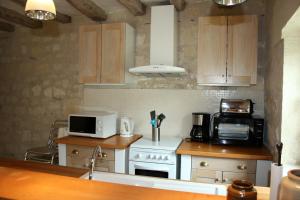 Nhà bếp/bếp nhỏ tại Gite Chateau de Chaintres