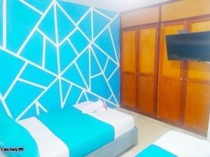 Giường trong phòng chung tại apto cartagena con vista al mar 11