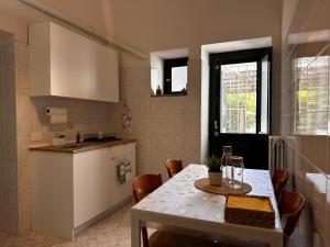 a kitchen with a table and a table and chairs at Tenuta Moffa in Tramonti