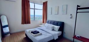 Postel nebo postele na pokoji v ubytování Rainy Sanctuary Homestay With Netflix - 1 Parking + 40 fotografií