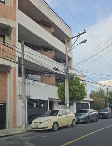 Φωτογραφία από το άλμπουμ του Oak 3c Private Studio in Zone 10 σε La Aurora