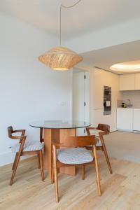 a dining room with a glass table and chairs at Chic 1-BR Flat in Award-Winning Building in Bicas