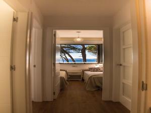 Ένα ή περισσότερα κρεβάτια σε δωμάτιο στο Apartment with Ocean Terrace