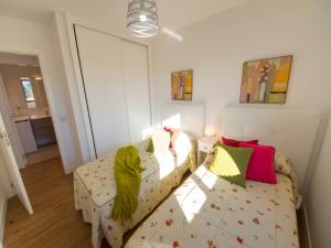 Ένα ή περισσότερα κρεβάτια σε δωμάτιο στο Apartment with Ocean Terrace