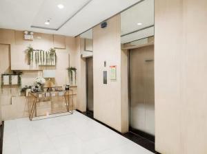 a lobby with a hallway with a door and a lobby at The Loop Limketkai Center 6F Condo in Pontud