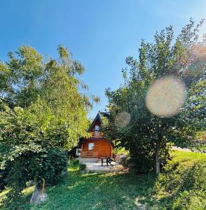 Κήπος έξω από το Vikendica VIDIKOVAC na Piramidi Sunca