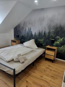 Postel nebo postele na pokoji v ubytování Country charm meets city convenience