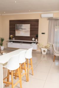 Χώρος καθιστικού στο Tranquil Cowies Hill Stay