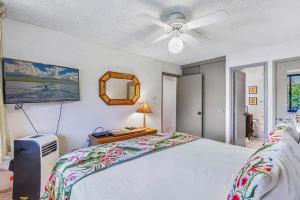 Postel nebo postele na pokoji v ubytování Walk to Beach I Ocean View I Two Baths I Pool