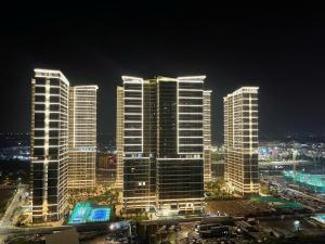 a group of tall buildings in a city at night at Phong Linh Homestay 30 Căn hộ Vinhomes Grand Park giá tốt nhà đẹp in Long Bình