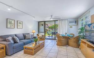 Posezení v ubytování 3-Min Walk to Beach! I First Floor I No Resort Fee