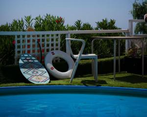 Hồ bơi trong/gần HI Arrifana Destination Hostel