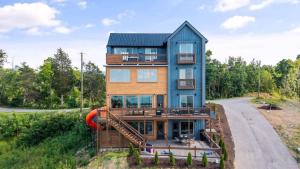 Το κτήριο όπου στεγάζεται  η παραθεριστική κατοικία