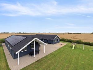 Το κτήριο όπου στεγάζεται  η παραθεριστική κατοικία +26 φωτογραφίες