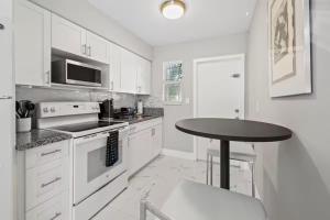 Gambar di galeri bagi Las Olas Oasis - Heart of Downtown & Free Parking di Fort Lauderdale