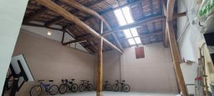 a group of bikes are lined up against a wall at La Casa de la Calzada in Santo Domingo de la Calzada