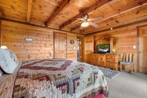 Postel nebo postele na pokoji v ubytování Eagles View Lodge by American Patriot Getaways