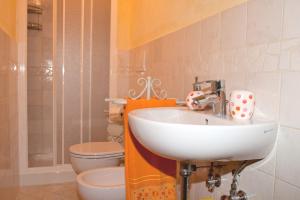 A bathroom at La terrazza di Susanna