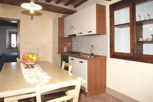 A kitchen or kitchenette at La terrazza di Susanna Még 12 kép