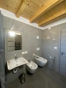 a bathroom with a sink and a toilet and a tub at Chalet Marghe 2 in Rovetta