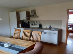 Kuchyň nebo kuchyňský kout v ubytování Ferienhaus in Stormbruch mit Terrasse
