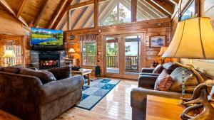 Et tv og/eller underholdning på Elk Ridge Lodge by American Patriot Getaways
