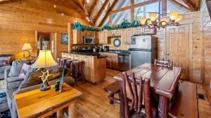 Køkken eller tekøkken på Elk Ridge Lodge by American Patriot Getaways