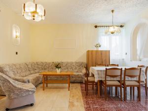 Gallery image of Apartment Daisy 1 by Interhome in Balatonmáriafürdő