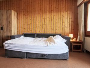 Postel nebo postele na pokoji v ubytování Apartment Licorne by Interhome