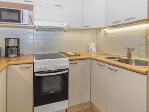 Kuchyň nebo kuchyňský kout v ubytování Holiday Home Saariseläntie 8 e 11 by Interhome
