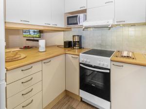Kuchyň nebo kuchyňský kout v ubytování Holiday Home Saariseläntie 8 e 11 by Interhome