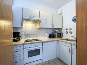 Η κουζίνα ή μικρή κουζίνα στο Apartment Schwarzwaldblick-26 by Interhome