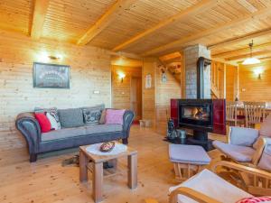 O zonă de relaxare la Holiday Home Lea by Interhome
