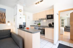 Η κουζίνα ή μικρή κουζίνα στο ERL12 Ferienhaus Niendorf Ostsee