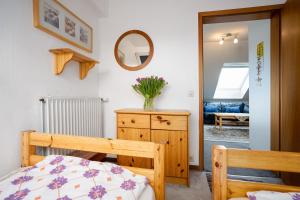 Giường trong phòng chung tại HER14b Ferienwohnung Hartig