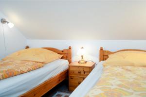 Giường trong phòng chung tại HER14a Ferienwohnung Hartig