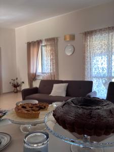 a living room with a table with a cake on it at B&B La Terrazza in Mormanno