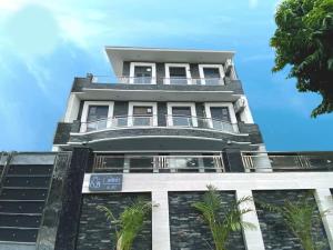 Bangunan di mana terletaknya vila ini