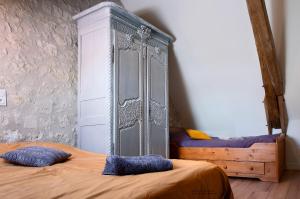 Ένα ή περισσότερα κρεβάτια σε δωμάτιο στο Le Clos des 2 Lys charmant gîte avec spa en Touraine