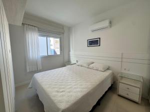 Postel nebo postele na pokoji v ubytování Residencial Luize - Apto para 8 Pessoas na Praia de Palmas a 300m do mar