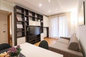 Χώρος καθιστικού στο Olimpico Chic Home - Free Parking, Balcony, AC, Wi-Fi +16 φωτογραφίες