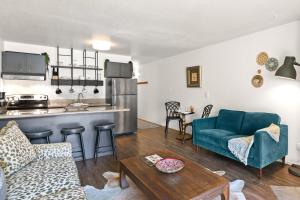 Η κουζίνα ή μικρή κουζίνα στο SNOWCREST 205 condo +21 φωτογραφίες