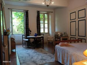 a room with a bed and a table and chairs at Artbnb in Lézat-sur-Lèze
