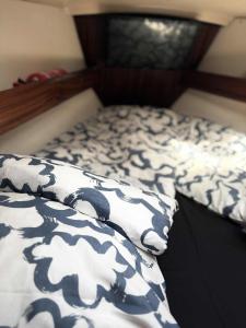 Photo de la galerie de l'établissement Veludstyret båd, med indbygget varme og gratis Wifi, à Fåborg