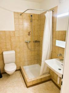 Ένα μπάνιο στο Zurich City Center Apartments next to Zurich HB Main Train Station LA
