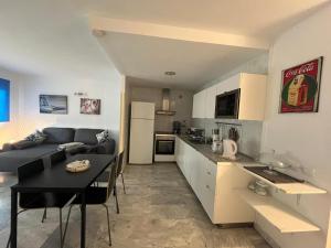 Kuchyň nebo kuchyňský kout v ubytování Dinastia1RbHa